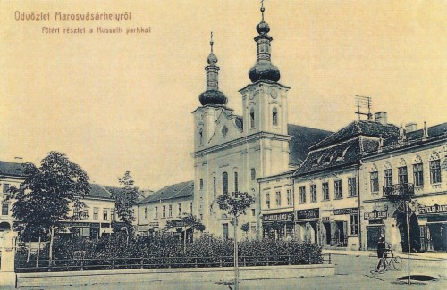 balra a Kossuth park,jobbra a katolikus templom és a régi városháza.1907