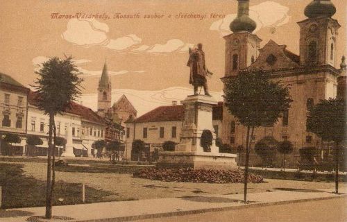 Marosvásárhely:Kossuth park és szobor,balra a Petőfi emlékmű.1916